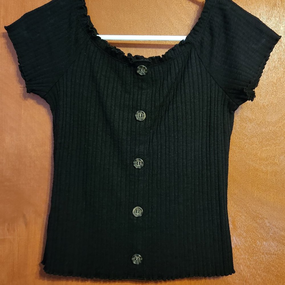 Black cropped ribbed design top